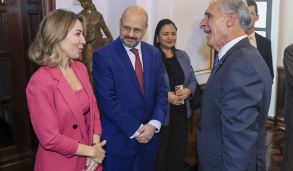 Honduras no renovará acuerdo de servicios médicos con Cuba