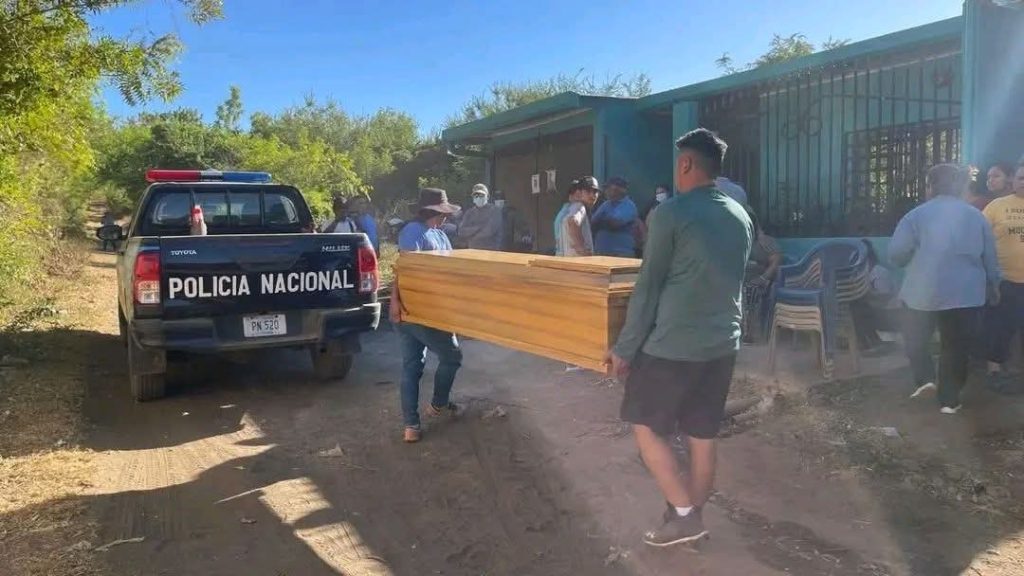 Ataúd donde descansarán los restos del adolescente desaparecido en León. Foto: Luis Campos TV/Facebook.
