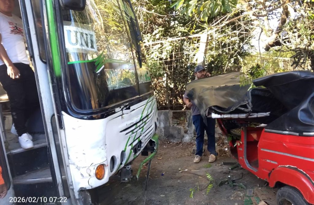 Una niña murió en un aparatoso accidente de bus en Ticuantepe.