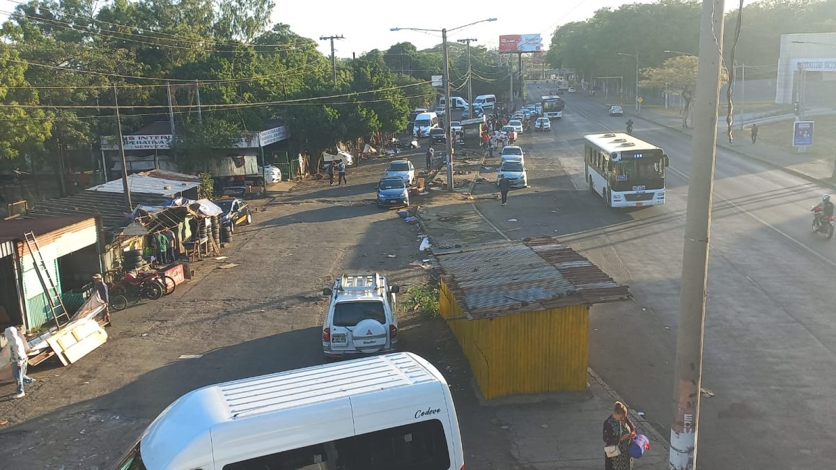 Alcaldía de Managua inicia con el desalojo de comerciantes de la Terminal de Buses Casimiro Sotelo. Foto: Cortesía.