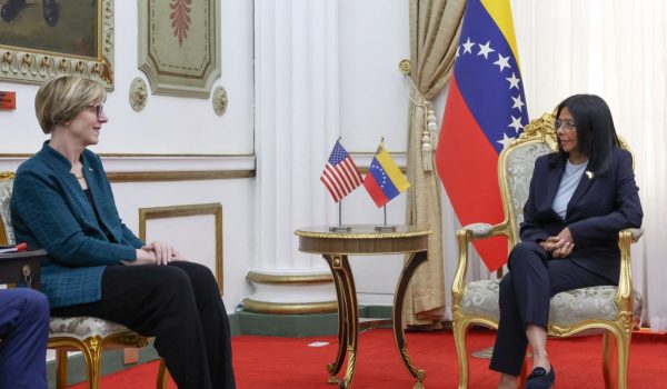 La transición pos-Maduro en la agenda de Laura Dogu, jefa de misión de EE.UU. en Venezuela