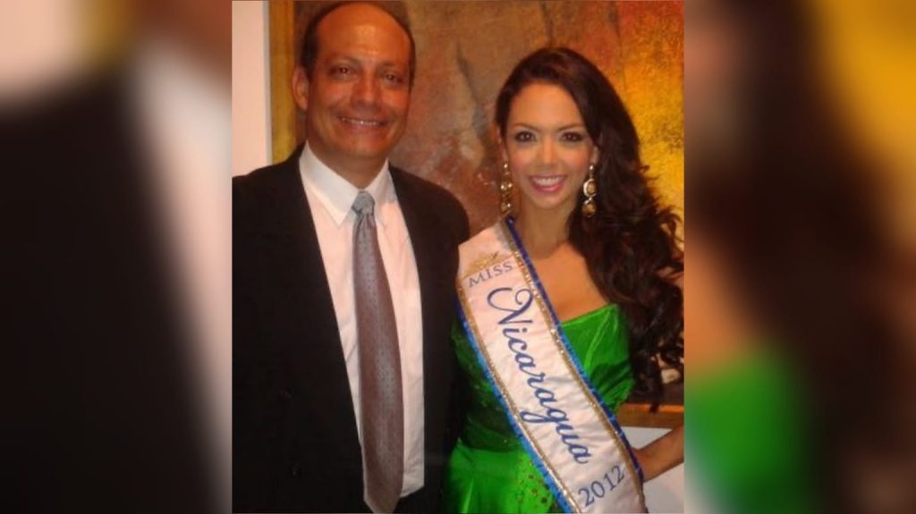 Miss Nicaragua 2012, Farah Eslaquit junto a su padre el doctor Faisal Martín Eslaquit Aragón. Foto: Farah Eslaquit/Instagram.