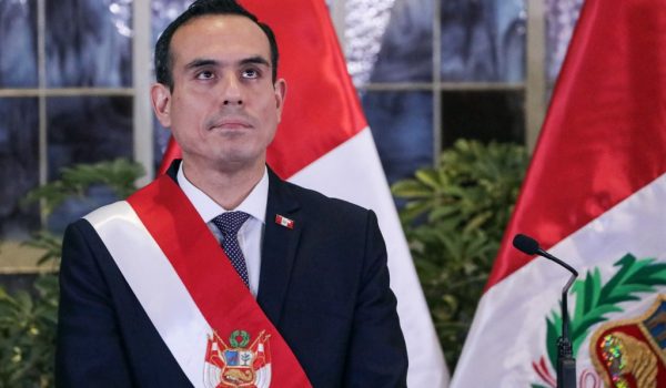 Fiscalía de Perú abre investigación a presidente José Jerí por tráfico de influencias