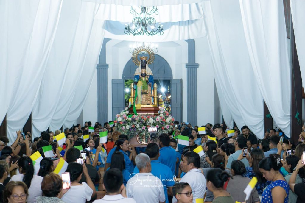 Virgen de Monserrat dentro de su Parroquia Inmaculada Concepción de María del municipio que lleva su mismo nombre, en Masaya. Foto: Parroquia Inmaculada Concepción de María/Facebook.