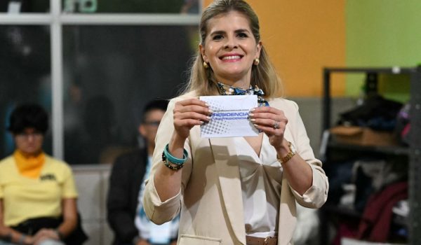 Oficialista Laura Fernández arrasa en las elecciones presidenciales de Costa Rica