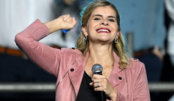 ¿Cómo afectará a los nicaragüenses que viven en Costa Rica el triunfo de Laura Fernández?