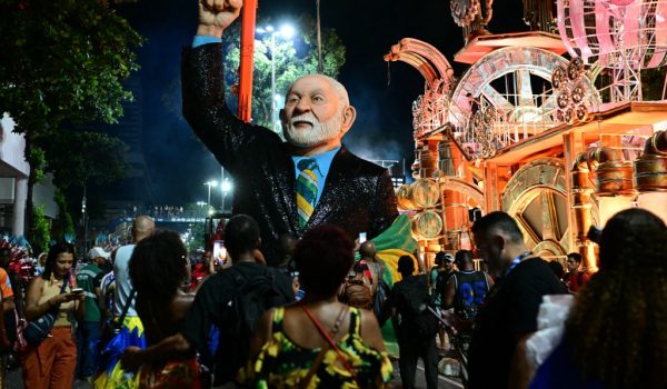 Oposición de Brasil emprenderá acciones legales contra Lula por homenaje en Carnaval de Río