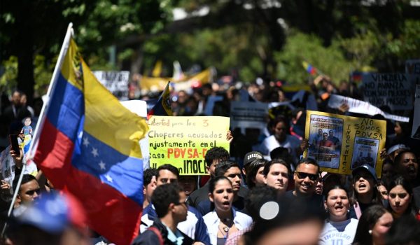 «¡No tenemos miedo!»: oposición de Venezuela sale a las calles, liderada por los estudiantes