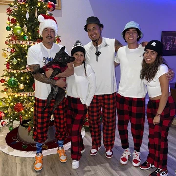 La familia de Mark Vientos. De izquierda a derecha: El padre Charles Vientos, su madre Katty C. Wilmor, Mark Vientos, su hermano Ryan y su hermana. LA PRENSA/ TOMADA DE REDES SOCIALES