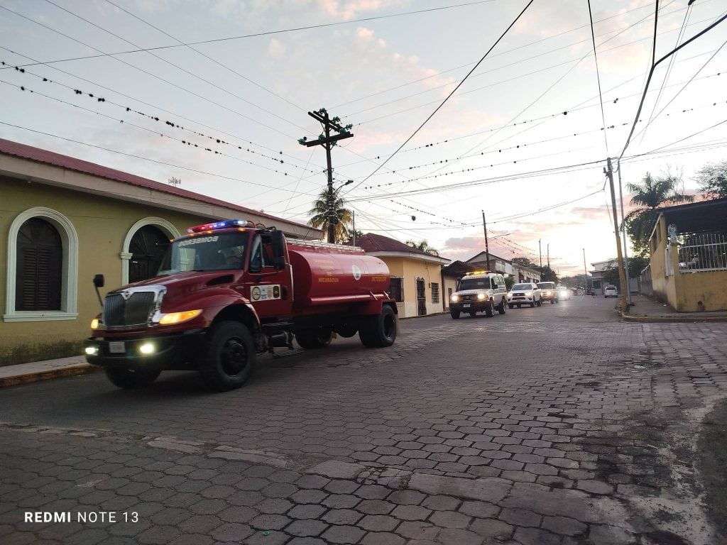 Vehículos de emergencia utilizados para diana político partidaria