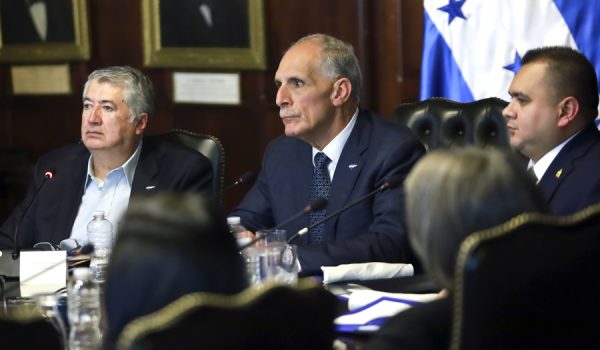 Acercamiento a EE.UU. y reforma del Estado marcan el primer mes de Nasry «Tito» Asfura en Honduras