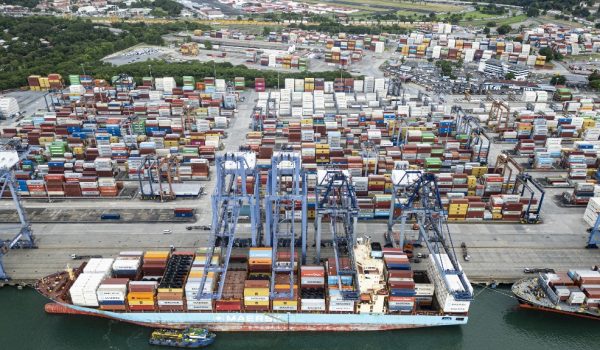 China advierte a Panamá que «pagará un alto precio» si no revierte fallo judicial sobre puertos del Canal
