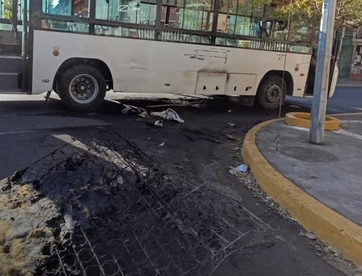 Así quedo la ruta 175 de Managua tras sufrir un incendio. Foto: Canal 8.