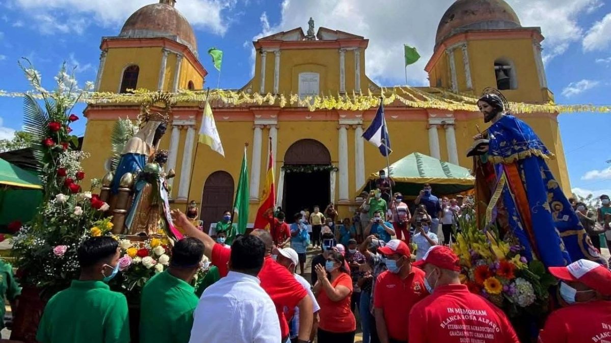 Tope de santos en La Concha. Virgen de Monserrat recibe a visitantes en su Parroquia Inmaculada Concepción de María. Foto: La Concepción: Crónicas de mi pueblo/Facebook.