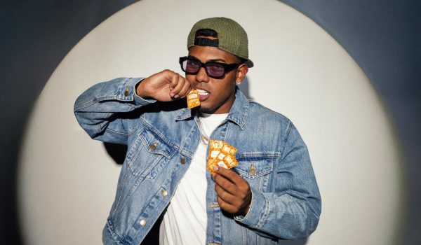 Myke Towers y Taco Bell unen fuerzas con salsas y gafas exclusivas