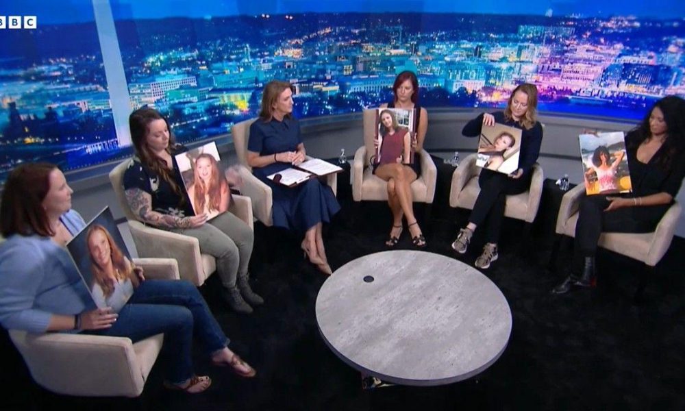 BBC De izquierda a derecha: Jena-Lisa Jones, Wendy Pesante, Victoria Derbyshire, Joanna Harrison, Chauntae Davies y Lisa Phillips durante la entrevista en el programa BBC Newsnight.