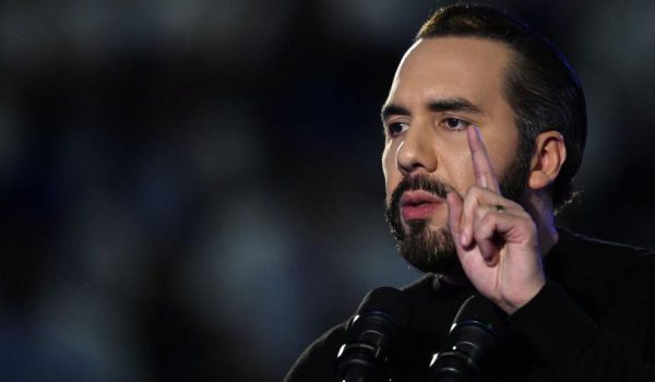 La reforma constitucional fue propuesta por el gobierno de Nayib Bukele y se aprobó sin discusión previa.