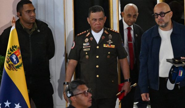 El nuevo ministro de Defensa de Venezuela, el general en jefe Gustavo González López, asiste a un acto en honor a la selección nacional de béisbol tras su victoria en el Clásico Mundial de Béisbol en el Palacio de Miraflores en Caracas, el 18 de marzo de 2026. Foto: Juan Barreto / AFP
