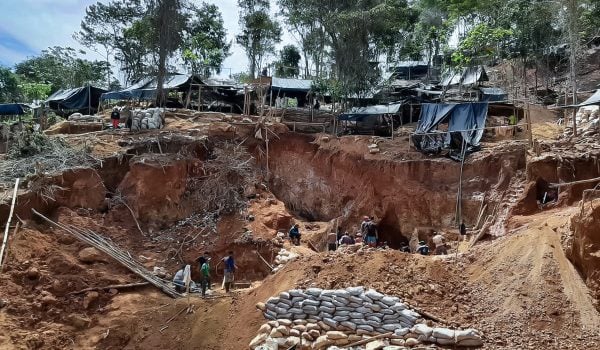 Artisanal miners actively extracting gold at the Santa Fe farm, in the La Esperanza 1 community, within the buffer zone of the Indio Maíz Reserve, Nicaragua. *LA PRENSA / ANGIE PÉREZ*