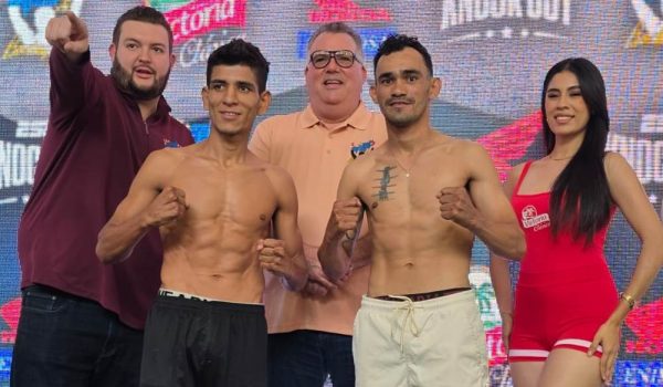Chontaleño y rivense pelean con la esperanza de una oportunidad de título mundial