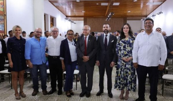 Celebración del Día de la Reunificación de Crimea con Rusia en la que participaron Laureano Ortega y el embajador ruso Mikhail Nikolaevich Ledenev.
