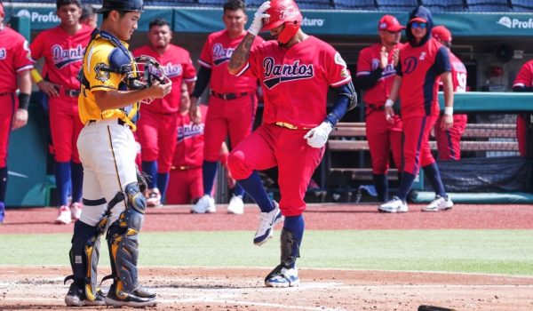 Dantos despliegan brutal ofensiva en su debut en la Baseball Champions League