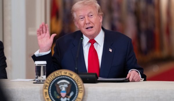 El presidente de EE.UU., Donald Trump, durante una mesa redonda en la Casa Blanca en Washington, el 6 de marzo de 2026.