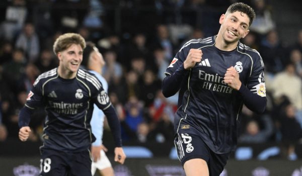 Fede Valverde rescata al Real Madrid en el descuento en Vigo