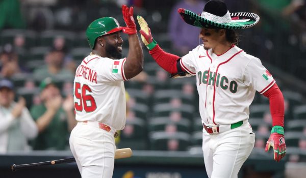 Kirk impulsa cuatro carreras en paliza de México sobre Brasil en el Clásico Mundial