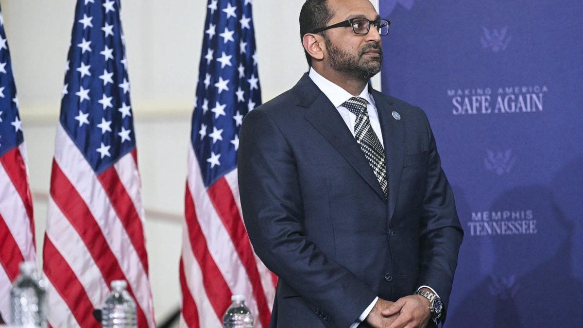 El director del FBI, Kash Patel, asiste a la mesa redonda del Grupo de Trabajo para la Seguridad de Memphis con el presidente estadounidense Donald Trump en Memphis, Tennessee, el 23 de marzo de 2026.