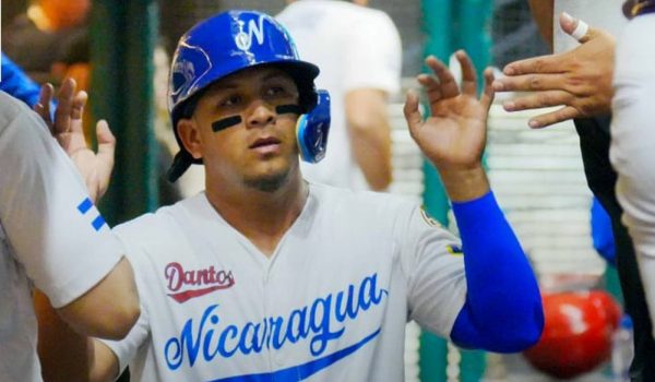Los Dantos remontan y apalean a cubanos Cocodrilos de Matanzas en la BCL