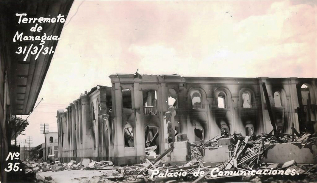 Los escombros del Palacio de las Comunicaciones después del sismo