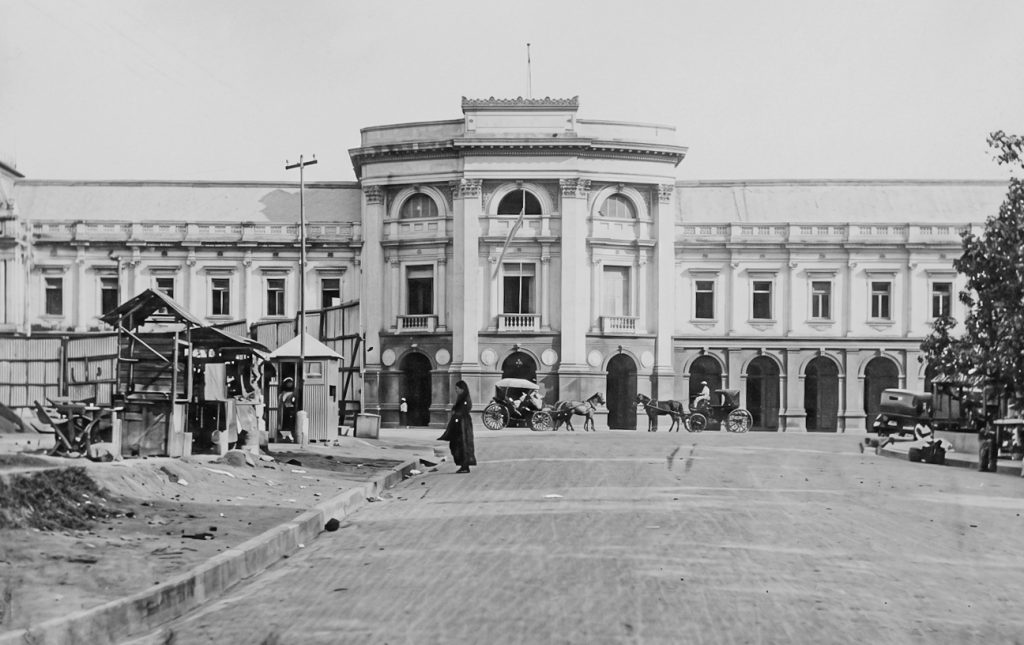 El Palacio de los Gobernantes fue el primer Palacio Nacional, donde funcionaban la Biblioteca Nacional, el Archivo Nacional, el Congreso y la residencia de los mandatarios de turno