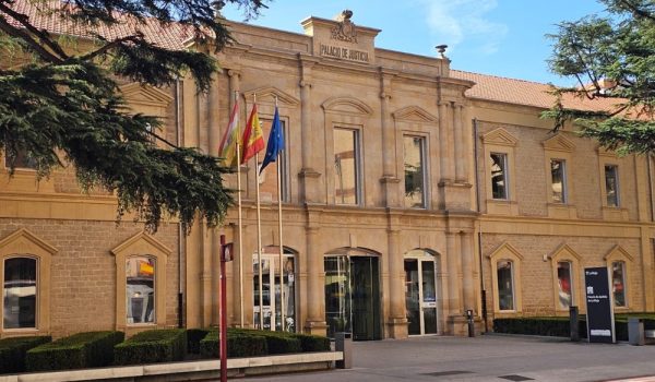 Familia que llevaba a nicaragüenses a España para explotarlas será juzgada hasta 2027