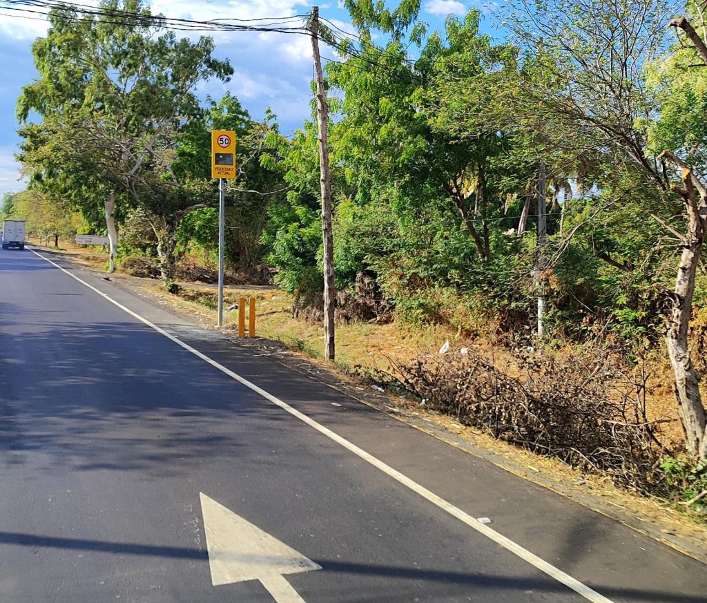 Radar de control de velocidad es instalado en el kilómetro 46 de la Carretera a León