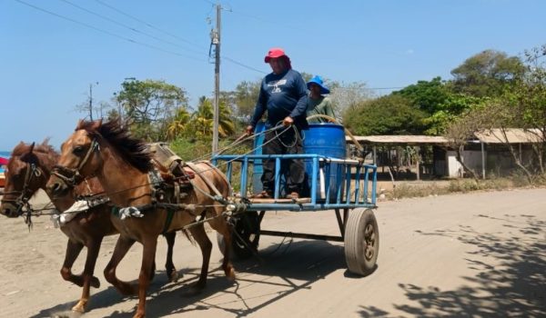 “Aquí nací y aquí sigo sin agua”: comunidades de El Viejo agonizan de sed mientras esperan que el agua salga de sus grifos