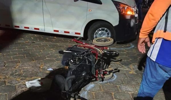 Buscan mediación tras muerte de madre e hijo en silla de ruedas arrollados por microbús en Managua