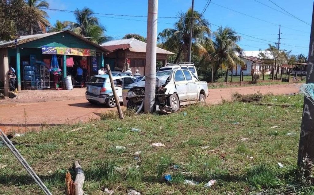 Camioneta del Minsa involucrada en accidente en el que murió el conductor Santiago Francis Hernández, de 60 años.