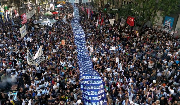 Argentina marcha contra el olvido a 50 años del golpe militar