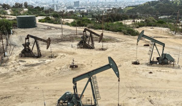 El WTI cayó a US$83.45 en el desplome general del precio del crudo en los mercados globales