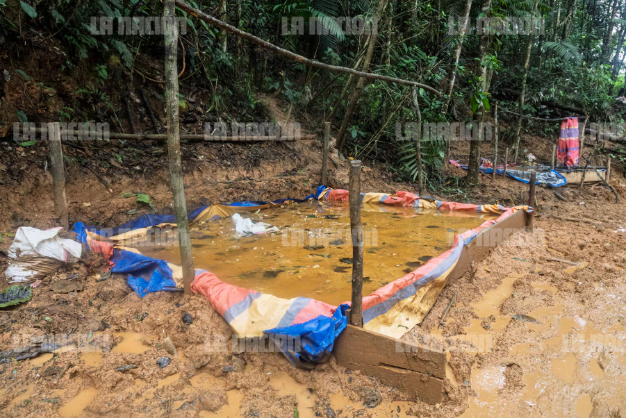 Minería ilegal en cerro Conchuditas, en San Carlos, Costa Rica. Foto. Tomada de La Nación.