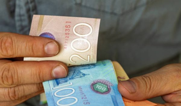 Los pobladores del territorio costarricense Crucitas ha tenido que aceptar al córdoba como moneda válida, ante la avalancha de güiriseros nicaragüenses en la zona. LA PRENSA/ TOMADA DE REDES SOCIALES