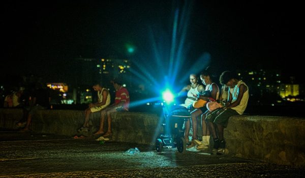 Cuba comienza a restablecer la electricidad