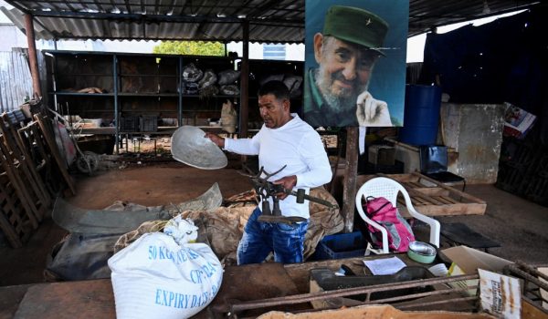 Sheinbaum hará donación económica «personal» a Cuba tras llamado solidario de AMLO