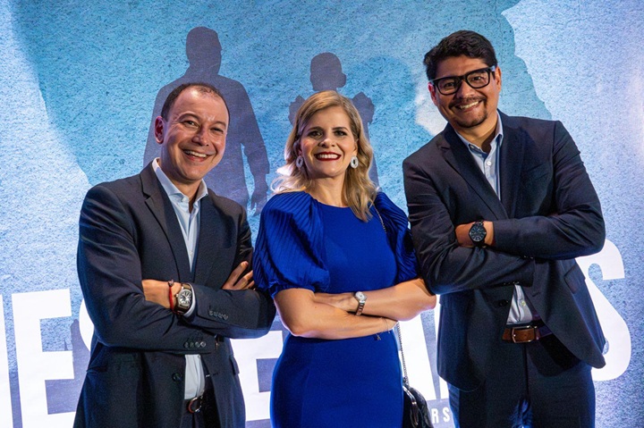 Danny Quirós junto a la presidenta electa de Costa Rica, Laura Fernández, y el esposo de esta última, Jeffry Umaña. LA PRENSA/ CORTESÍA