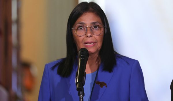 Delcy Rodríguez llama a superar el «odio» e insiste en pedir el cese de sanciones a Venezuela