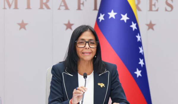 Delcy Rodríguez promete seguridad de retorno de inversiones de EE. UU. en Venezuela