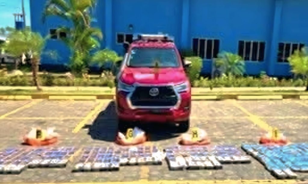 Policía Nacional encuentra "abandonada" una camioneta llena de droga en el municipio de San Juan del Sur. Foto: Centinelas de la paz/ Facebook.