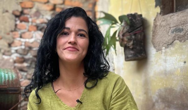 Indira Martínez tiene siete meses de embarazo y teme que su bebé tenga perspectivas limitadas en la vida debido a la crisis que atraviesa Cuba.
