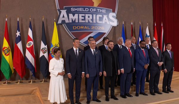 Petro culpa a un «teléfono roto» que no haya recibido invitación de Trump a cumbre en Miami